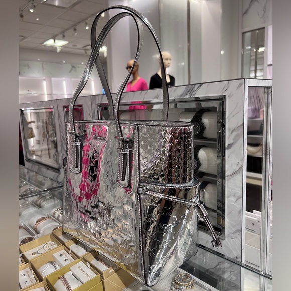 MICHAEL KORS Voyager Large Patent Logo Debossed Tote Bag NWT Silver - Picture 3 of 10